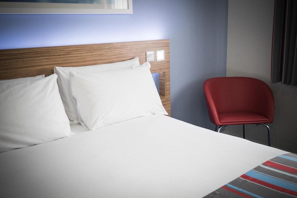 קאסלנוק Travelodge Dublin Phoenix Park מראה חיצוני תמונה