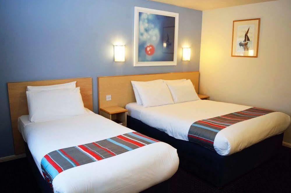 קאסלנוק Travelodge Dublin Phoenix Park מראה חיצוני תמונה