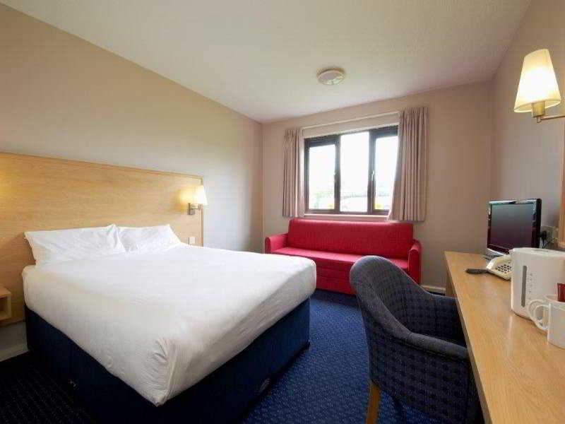 קאסלנוק Travelodge Dublin Phoenix Park מראה חיצוני תמונה